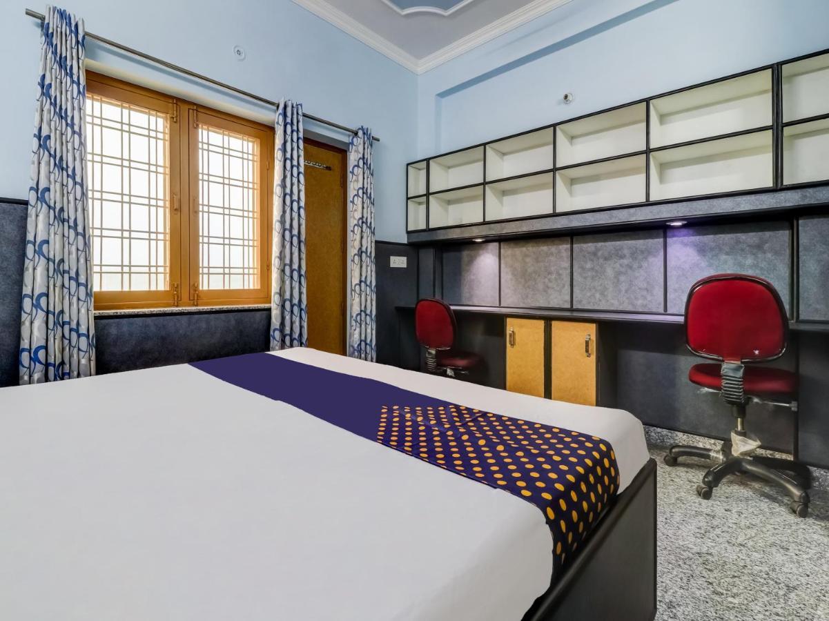 Spot On 82236 Aryan Home Stay Jhajra Exterior photo