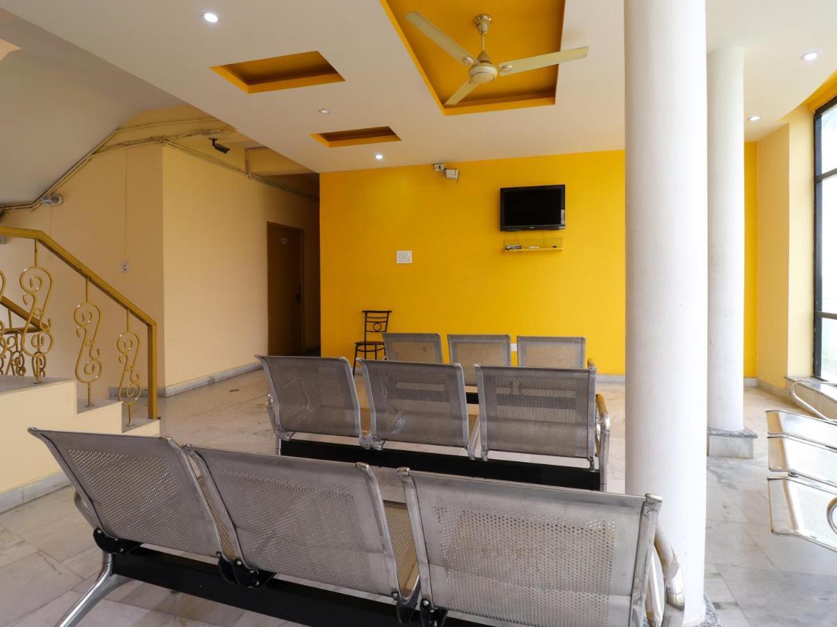 Spot On 82236 Aryan Home Stay Jhajra Exterior photo