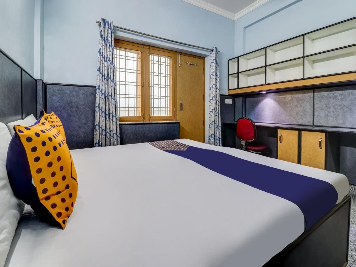 Spot On 82236 Aryan Home Stay Jhajra Exterior photo