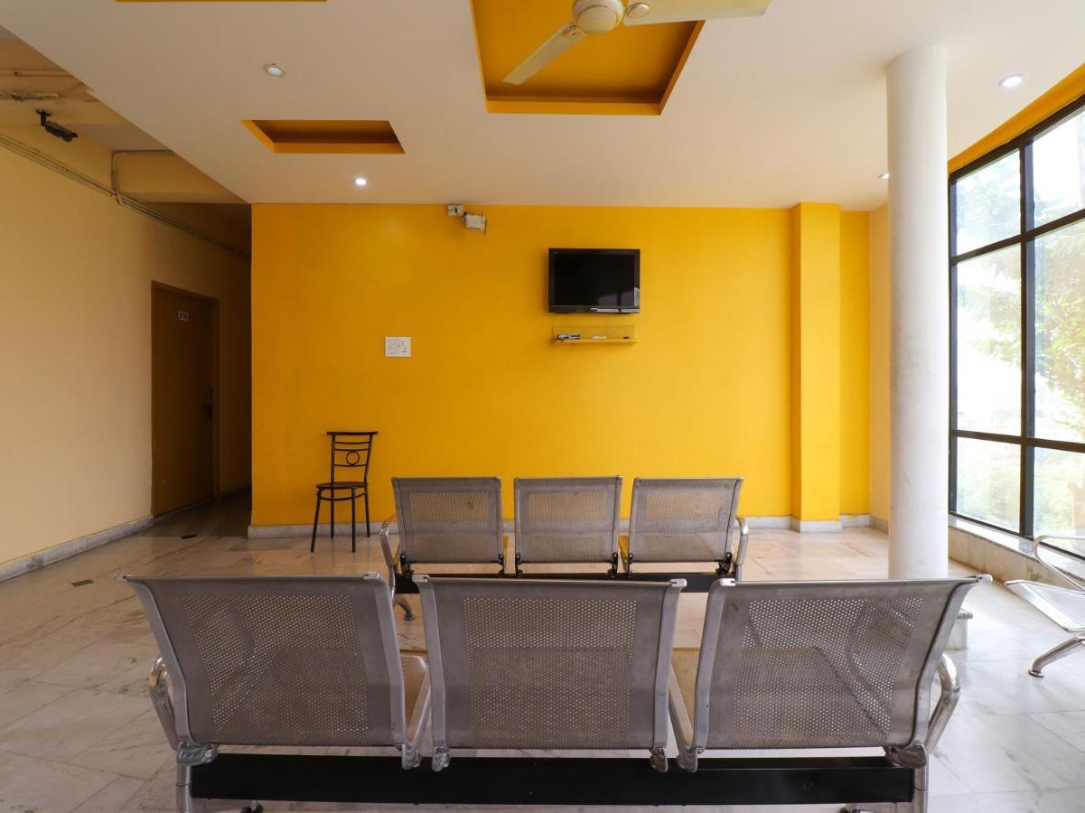 Spot On 82236 Aryan Home Stay Jhajra Exterior photo